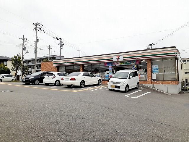 近くのコンビニまで100m（徒歩2分）