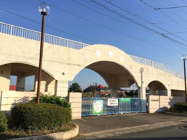 近くの浜松市立可美保育園まで1,000m(徒歩13分)