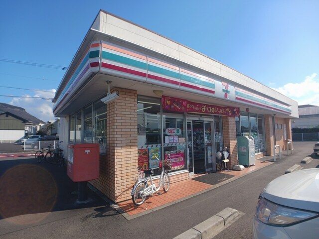 近くのセブンイレブン 屋島西店さんまで90m(徒歩2分)