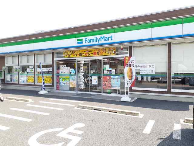 近くのコンビニまで370m（徒歩5分）
