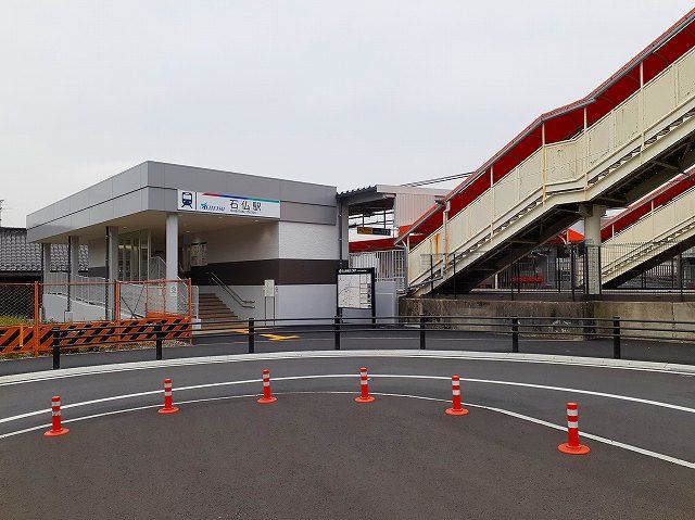 近くの駅まで1,100m（徒歩14分）