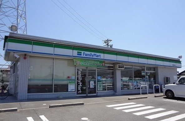 近くのファミリーマートまで250m(徒歩4分)