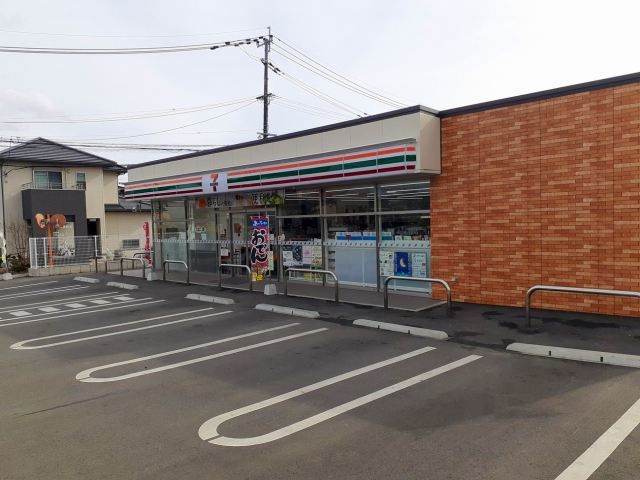 近くのセブンイレブン市民センター前店まで500m（徒歩7分）