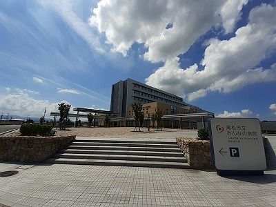 近くの高松市立みんなの病院さんまで1,600m（徒歩20分）