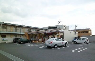 近くのコンビニまで500m（徒歩7分）