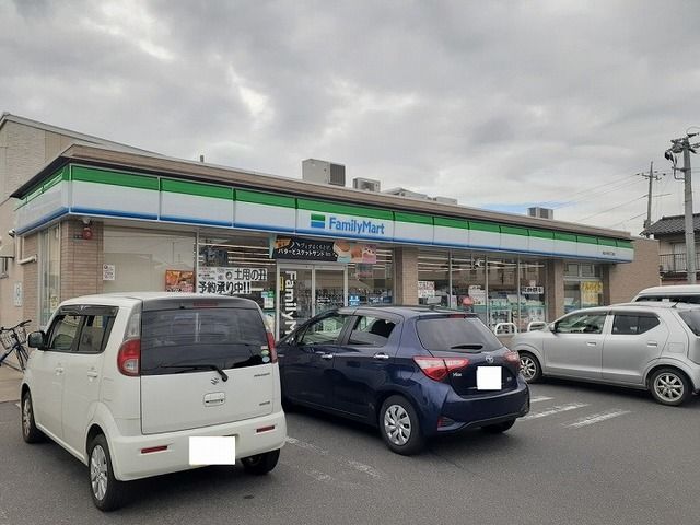 近くのコンビニまで260m（徒歩4分）