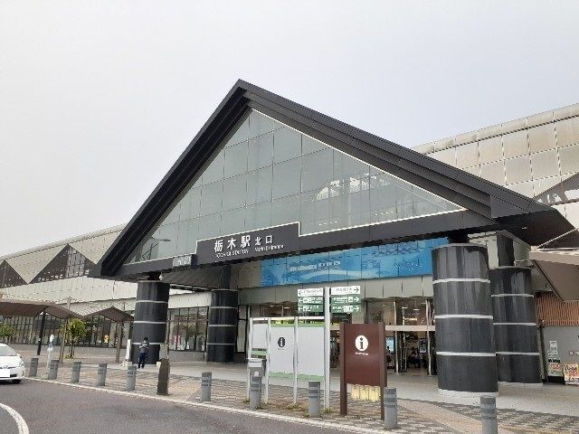 近くの栃木駅まで750m(徒歩10分)
