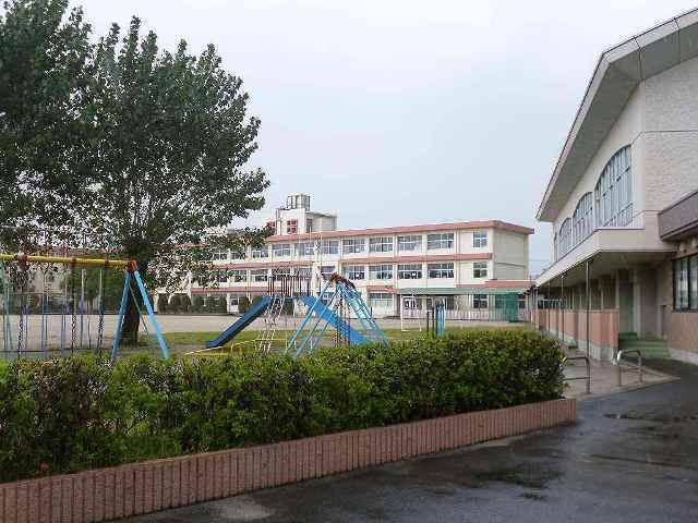 近くの小牧市立 味岡小学校まで800m(徒歩10分)
