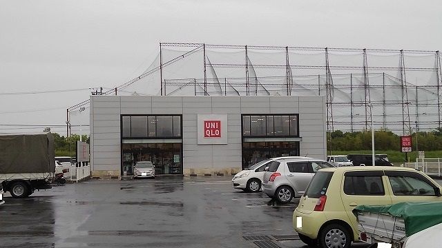 近くのユニクロ磐田店まで650m(徒歩9分)