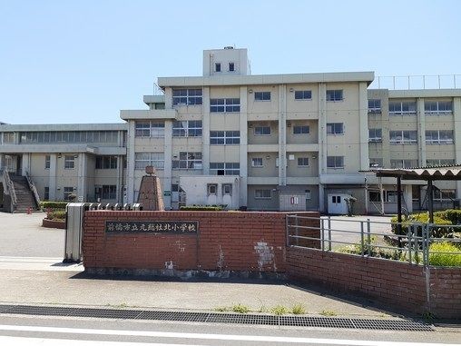 近くの小学校まで1,800m（徒歩23分）