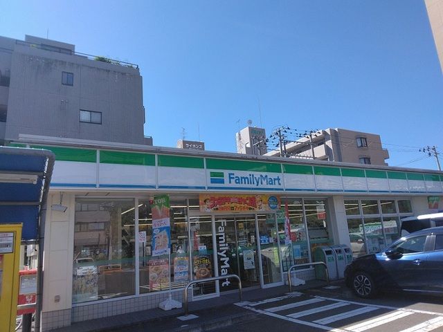近くのファミリーマート泉中央駅前店まで550m(徒歩7分)