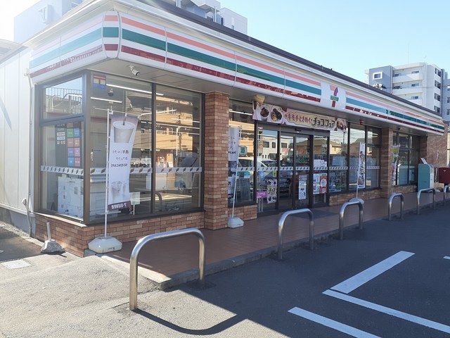 近くのセブンイレブン萩野町2丁目店まで43m(徒歩1分)