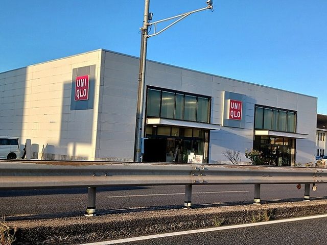 近くのユニクロ明神店まで200m（徒歩3分）