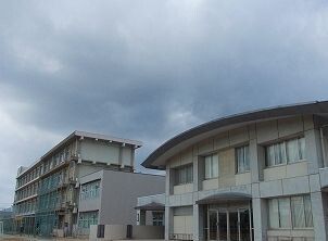 近くの英賀保小学校さんまで160m（徒歩2分）