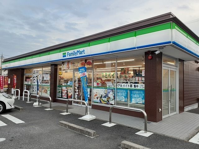 近くのファミリーマート 新小木店まで120m(徒歩2分)
