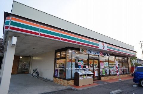 近くのセブンイレブン郡山荒井店まで150m（徒歩2分）