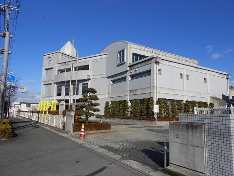 近くの安積行政センターまで1,600m（徒歩20分）
