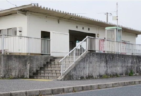 近くの駅まで1,000m（徒歩13分）