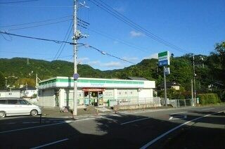 近くのコンビニまで800m（徒歩10分）