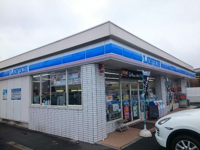 近くのローソン小八木町店まで350m（徒歩5分）
