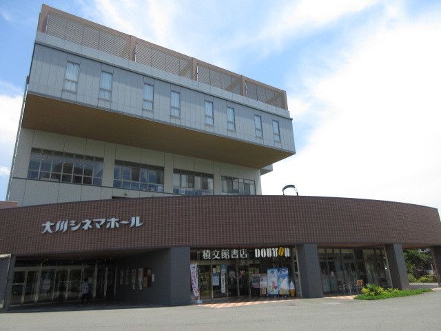 近くの積文館まで580m(徒歩8分)
