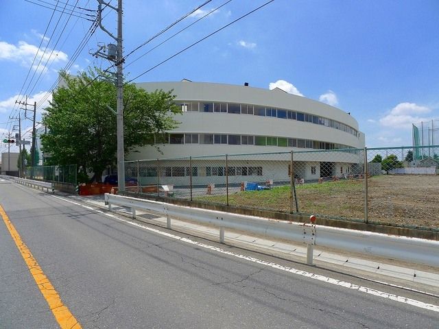 近くの太田市立沢野小学校まで1,100m(徒歩14分)