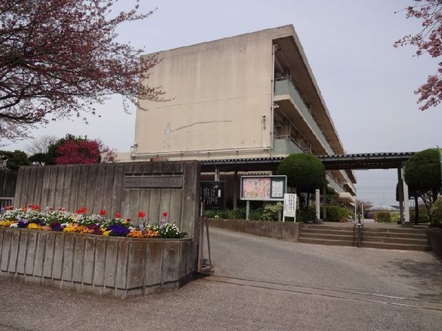 近くの小学校まで190m（徒歩3分）