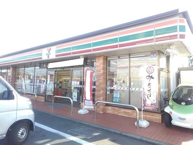 近くのセブンイレブン富士市青葉町店まで240m（徒歩3分）