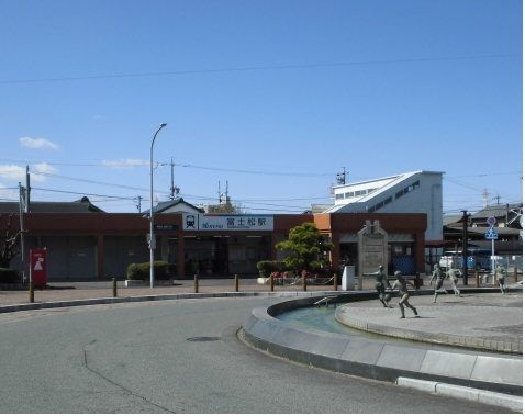 近くの名鉄富士松駅まで3,820m（徒歩48分）