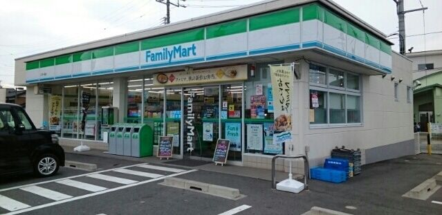 近くのファミリーマートまで600m(徒歩8分)
