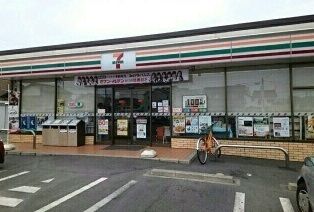 近くのセブンイレブンまで450m（徒歩6分）