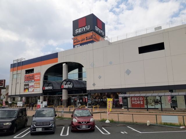 近くの西友岡崎店まで550m(徒歩7分)