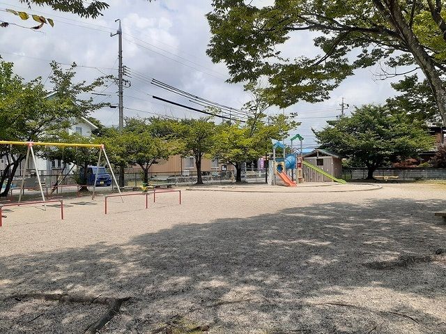 近くの公園まで550m（徒歩7分）