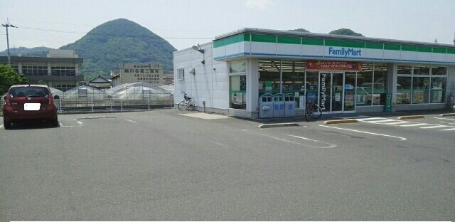 近くのファミリーマート卸厩町店様まで1,240m（徒歩16分）