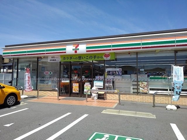 近くのセブンイレブン八田1丁目店まで300m(徒歩4分)