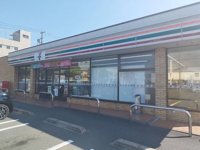 近くのセブンイレブンまで750m（徒歩10分）