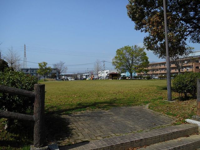 近くの江越２丁目公園まで190m（徒歩3分）