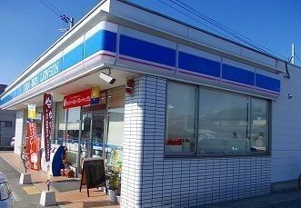 近くのローソンまで200m（徒歩3分）