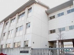 近くの白浜小学校まで1,700m(徒歩22分)