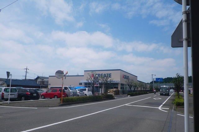 近くのクリエイトＳ・Ｄ 裾野二ツ屋店まで700m（徒歩9分）