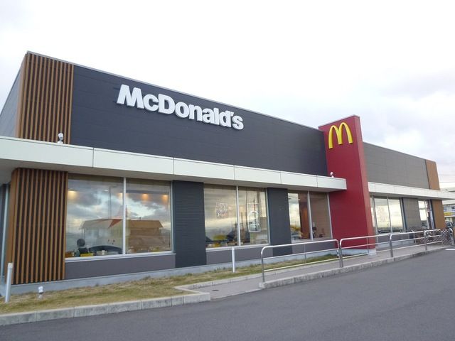 近くのマクドナルドまで500m(徒歩7分)