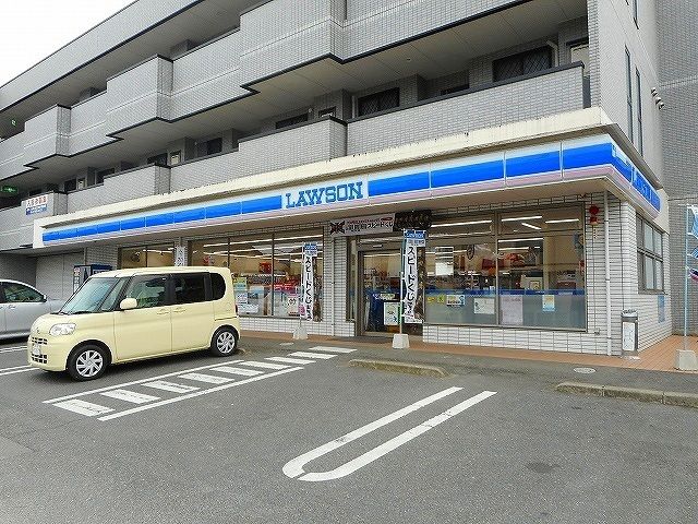 近くのローソン府中高木店まで500m（徒歩7分）