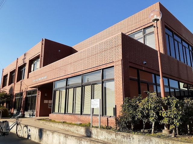 近くの図書館まで1,100m（徒歩14分）