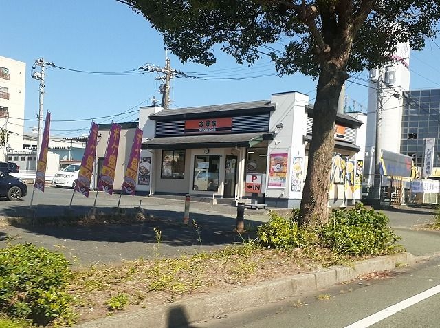近くの吉野家東バイパス店まで1,500m（徒歩19分）
