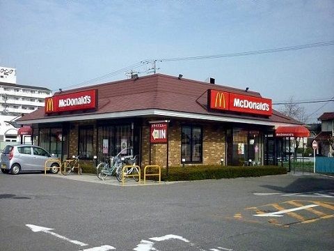 近くのマクドナルド新さくら通り店まで400m（徒歩5分）