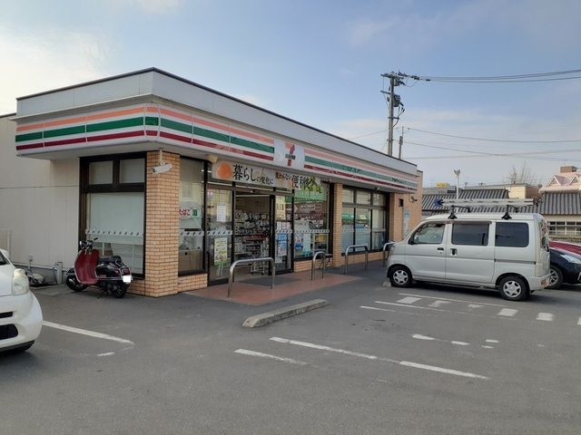 近くのセブンイレブンまで160m（徒歩2分）