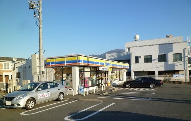 近くのコンビニまで130m（徒歩2分）