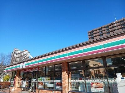 近くのセブンイレブンまで350m（徒歩5分）