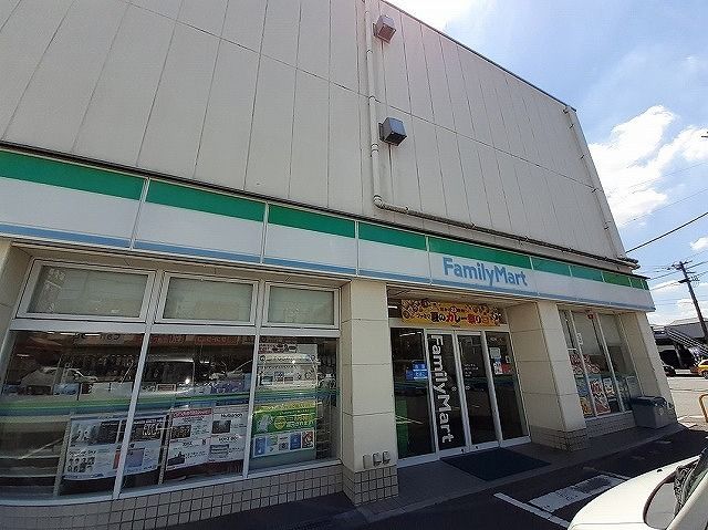 近くのファミリーマート 入間グリーンまで400m(徒歩5分)