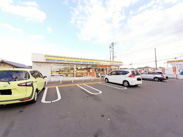 近くのミニストップ前橋下新田店まで450m（徒歩6分）